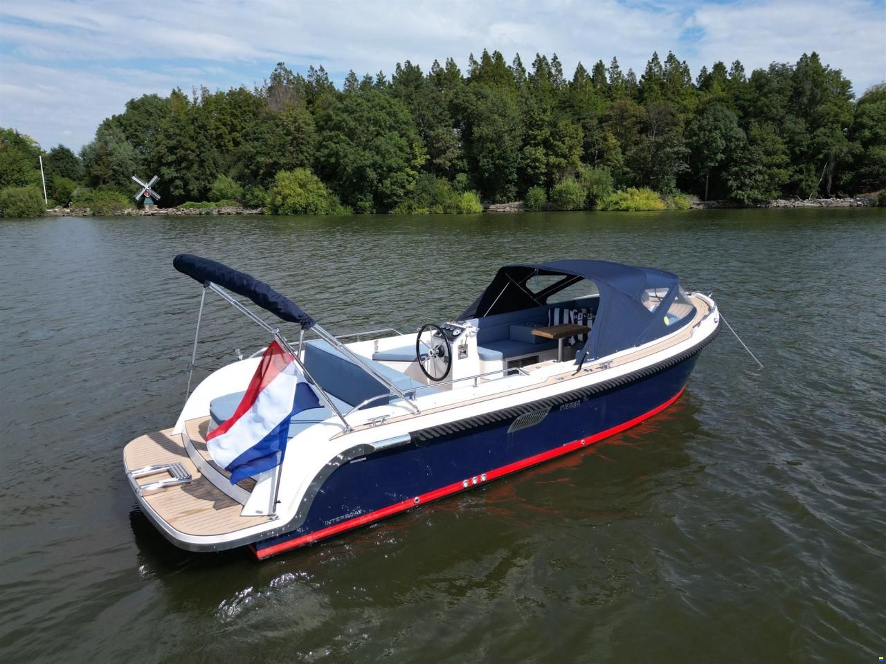 Interboat DE Intender 750 Cabin