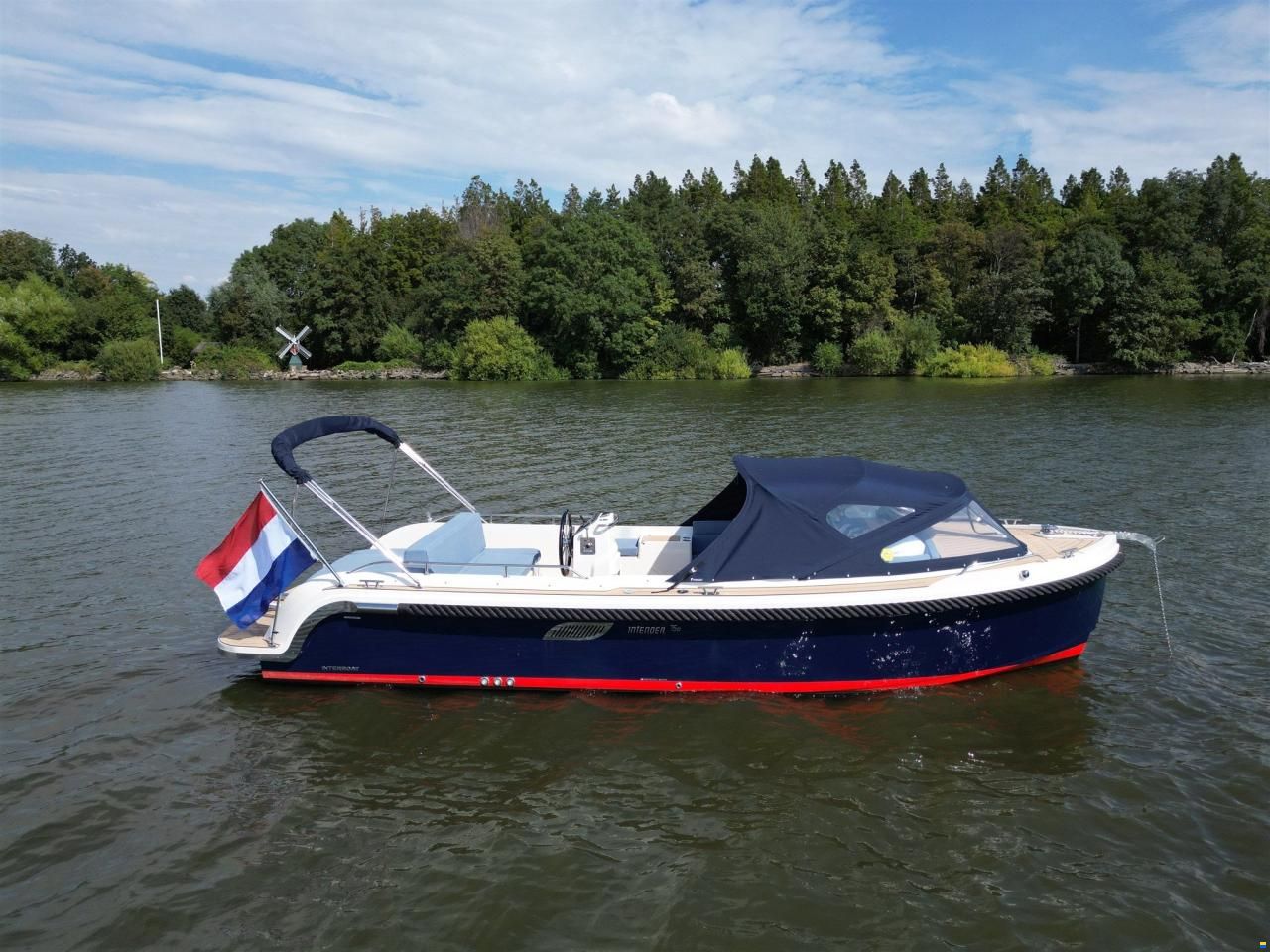 Interboat DE Intender 750 Cabin