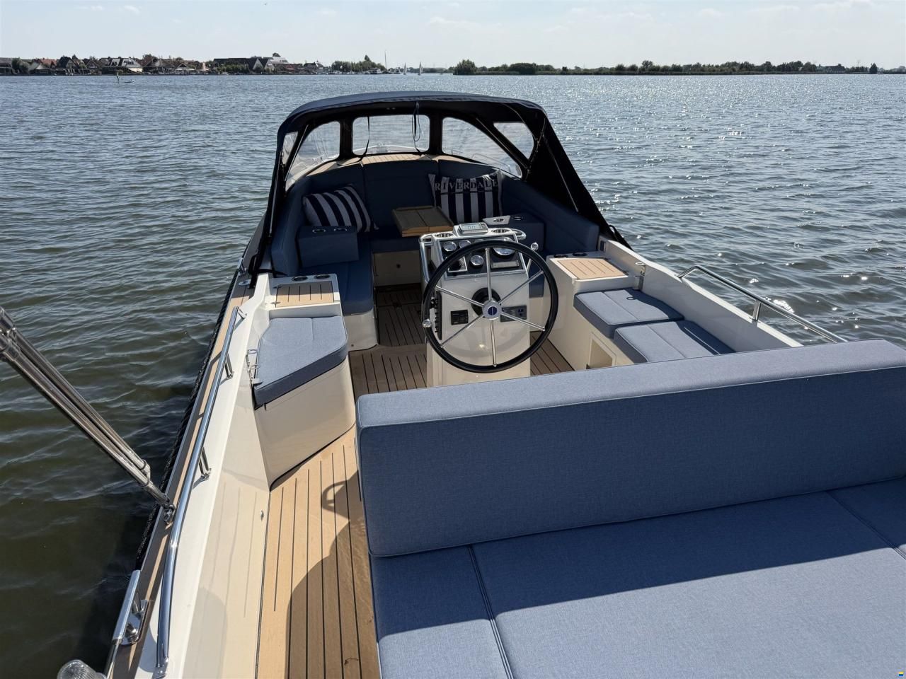 Interboat DE Intender 750 Cabin
