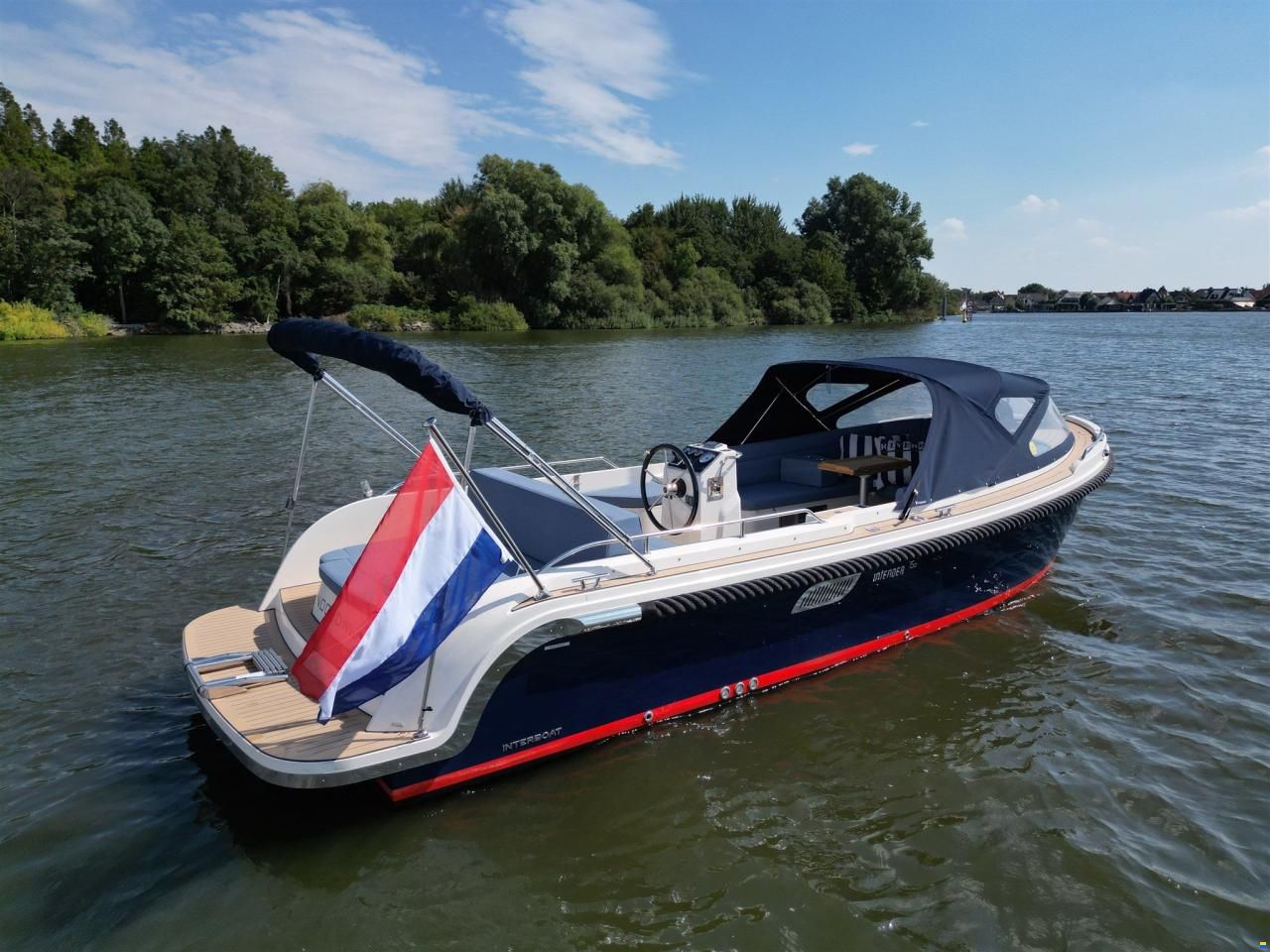 Interboat DE Intender 750 Cabin