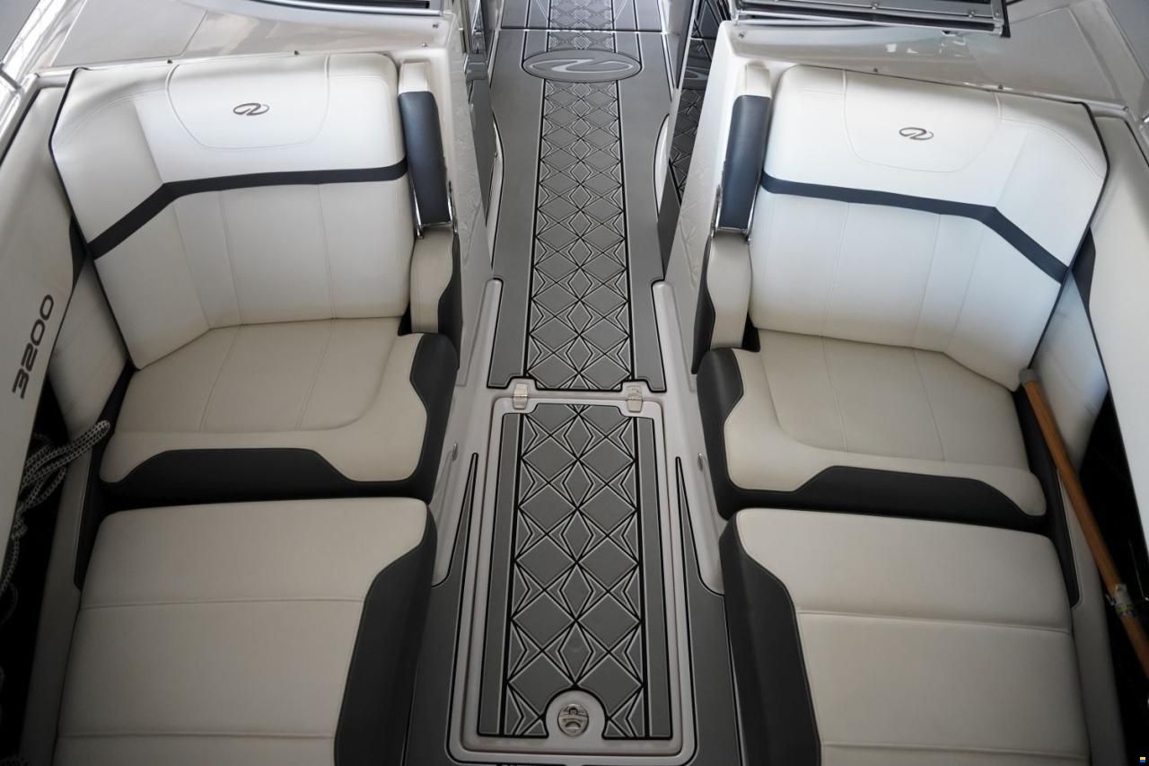 Regal 3200 BOWRIDER
