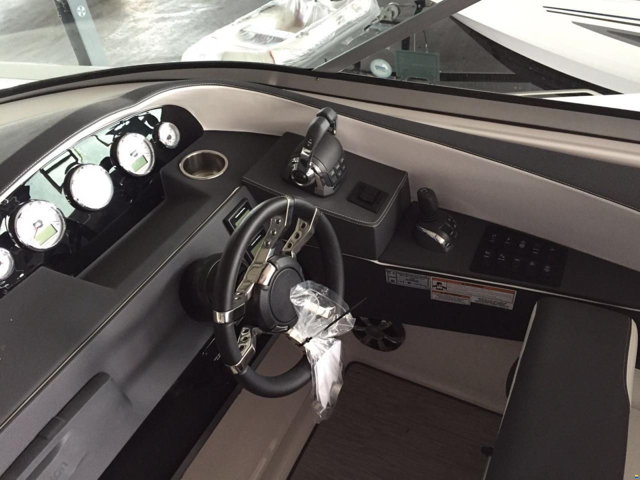 Regal 3200 BOWRIDER