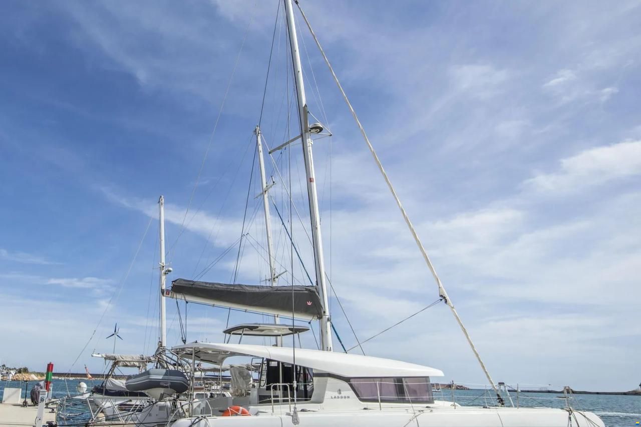 Lagoon 42