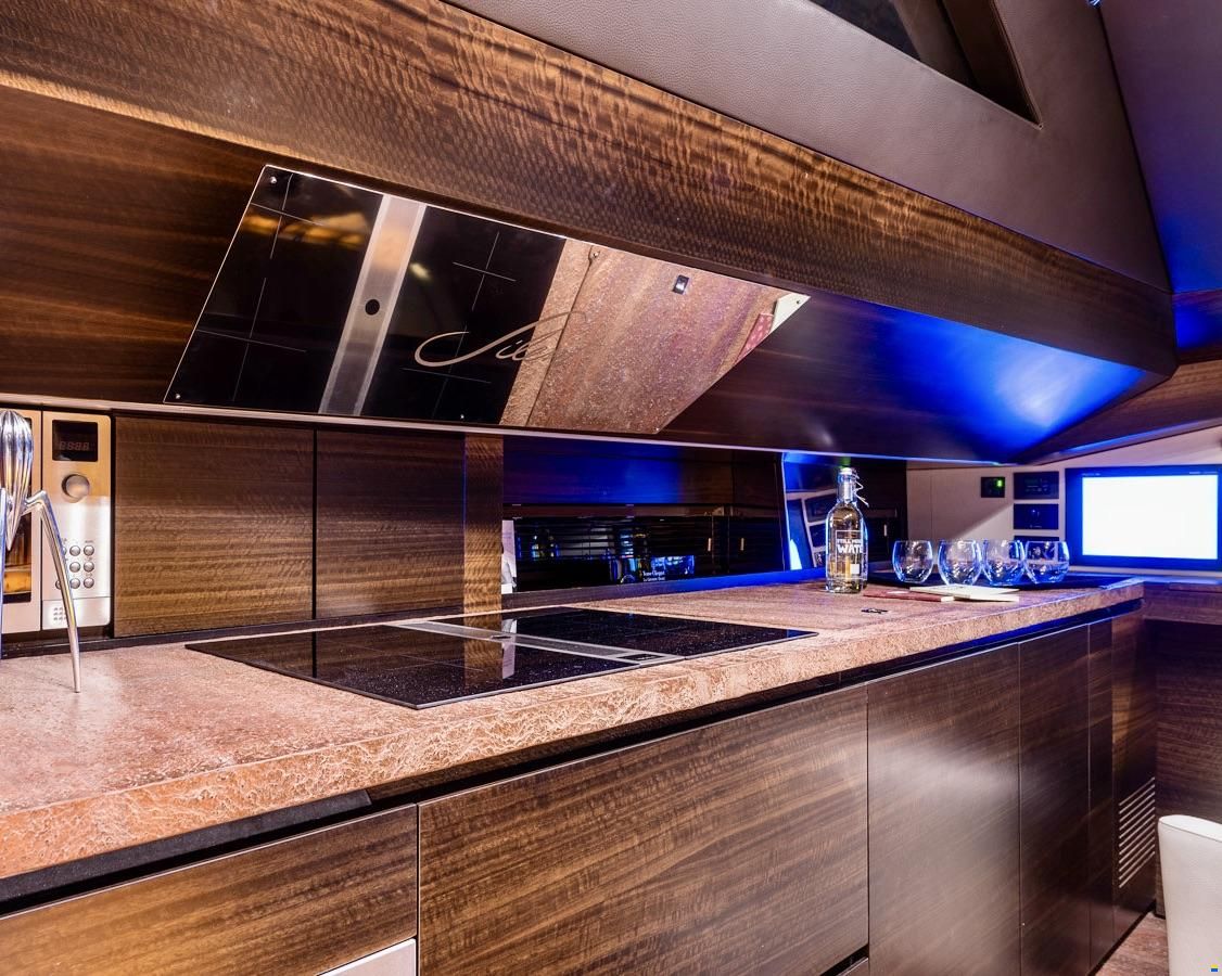 Admiral Yachts Silent 76