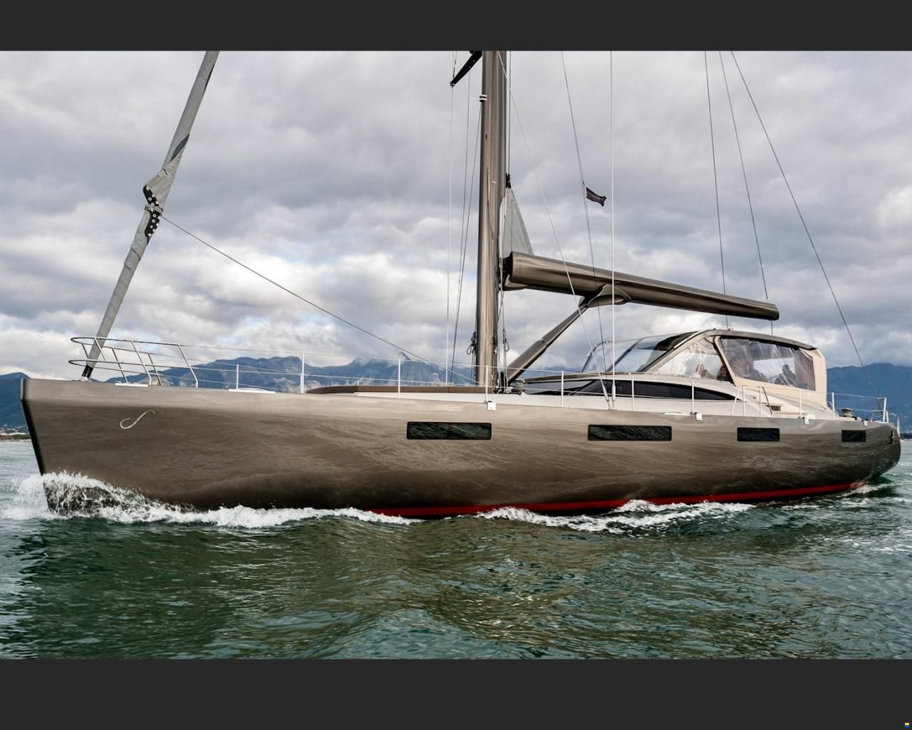 Admiral Yachts Silent 76