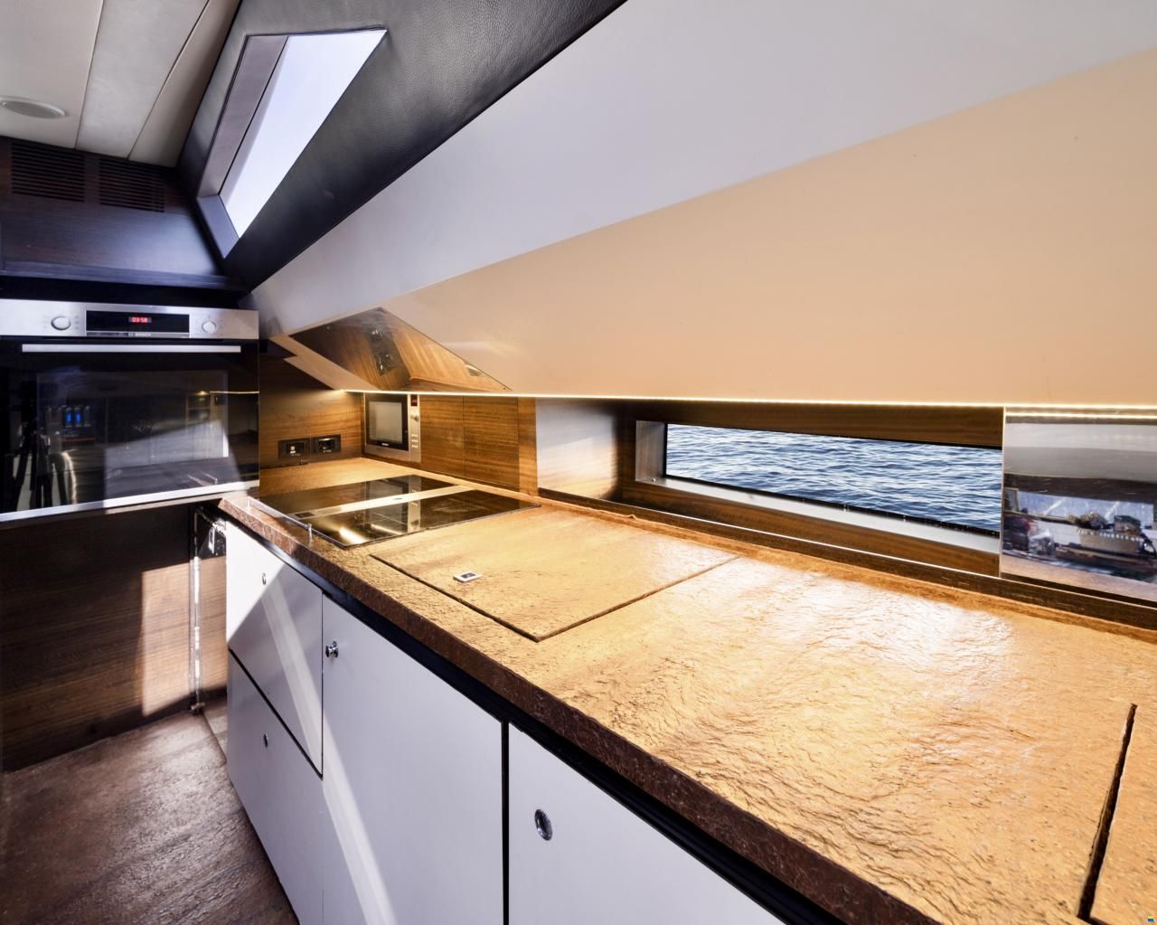 Admiral Yachts Silent 76