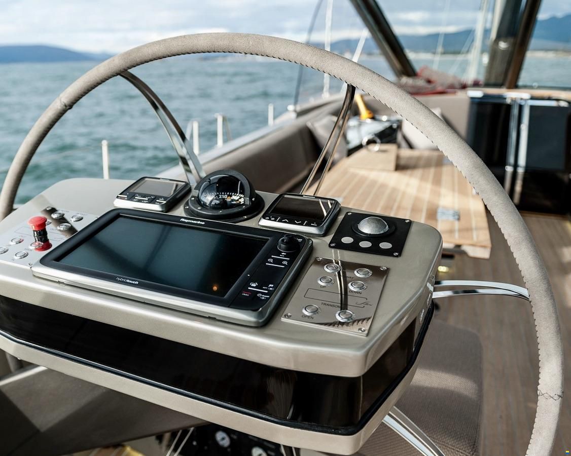Admiral Yachts Silent 76