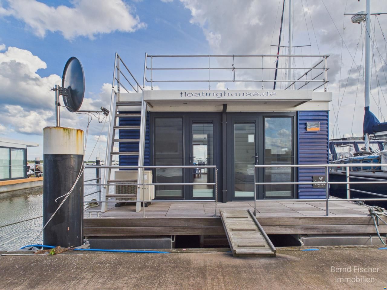 Floating Home 44