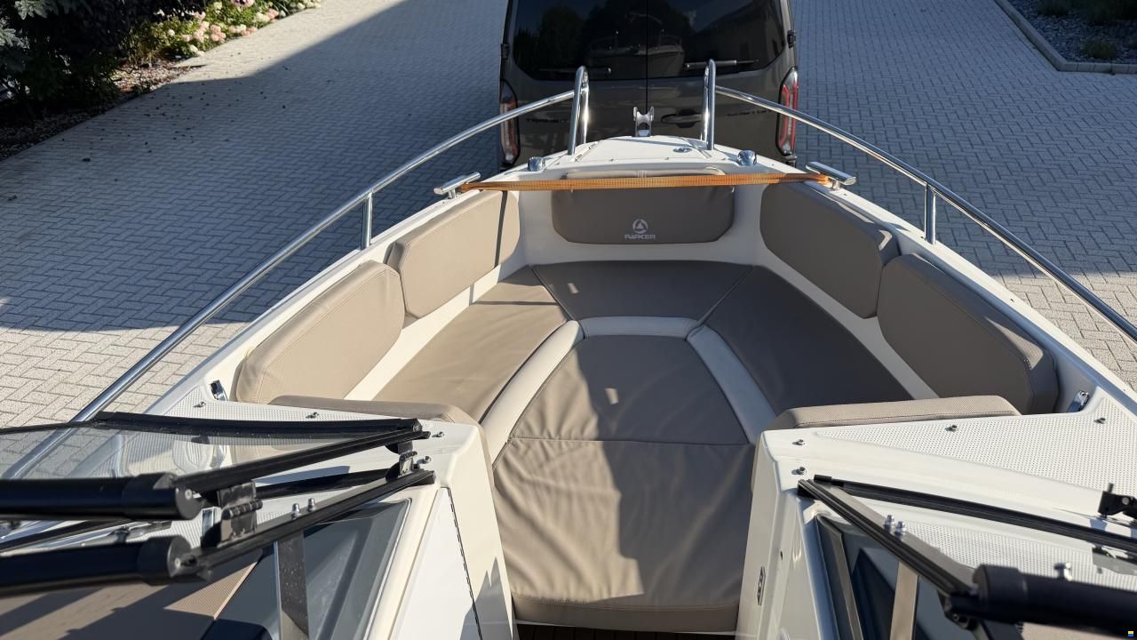 Parker 630 Bow Rider