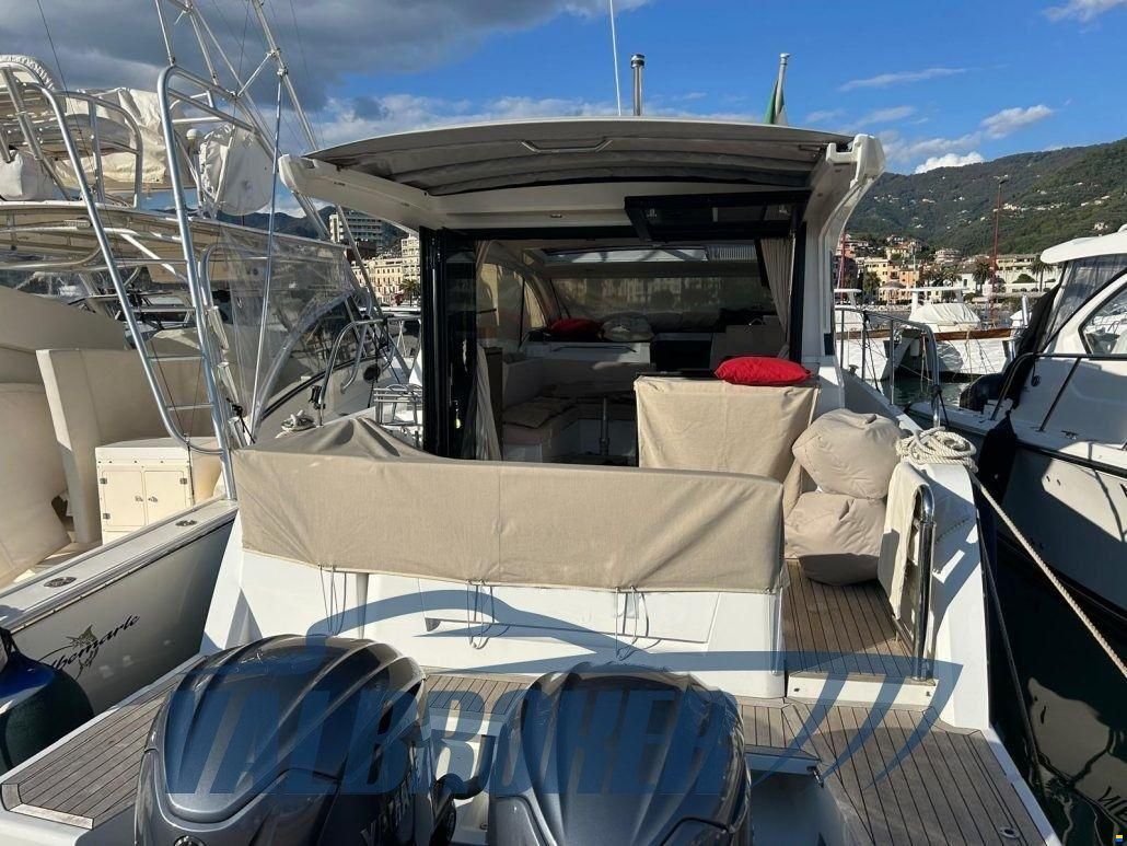 Sealine C335V