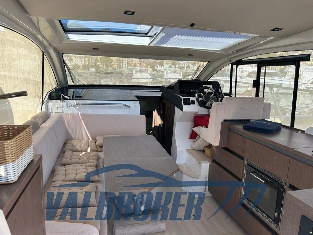 Sealine C335V