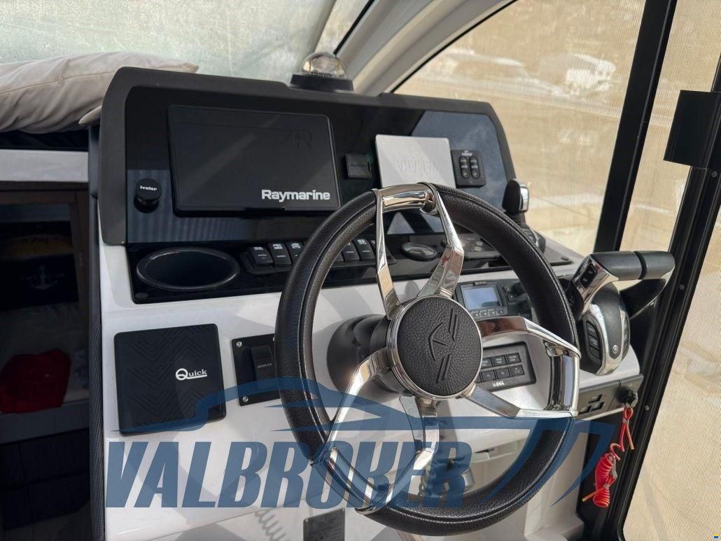 Sealine C335V