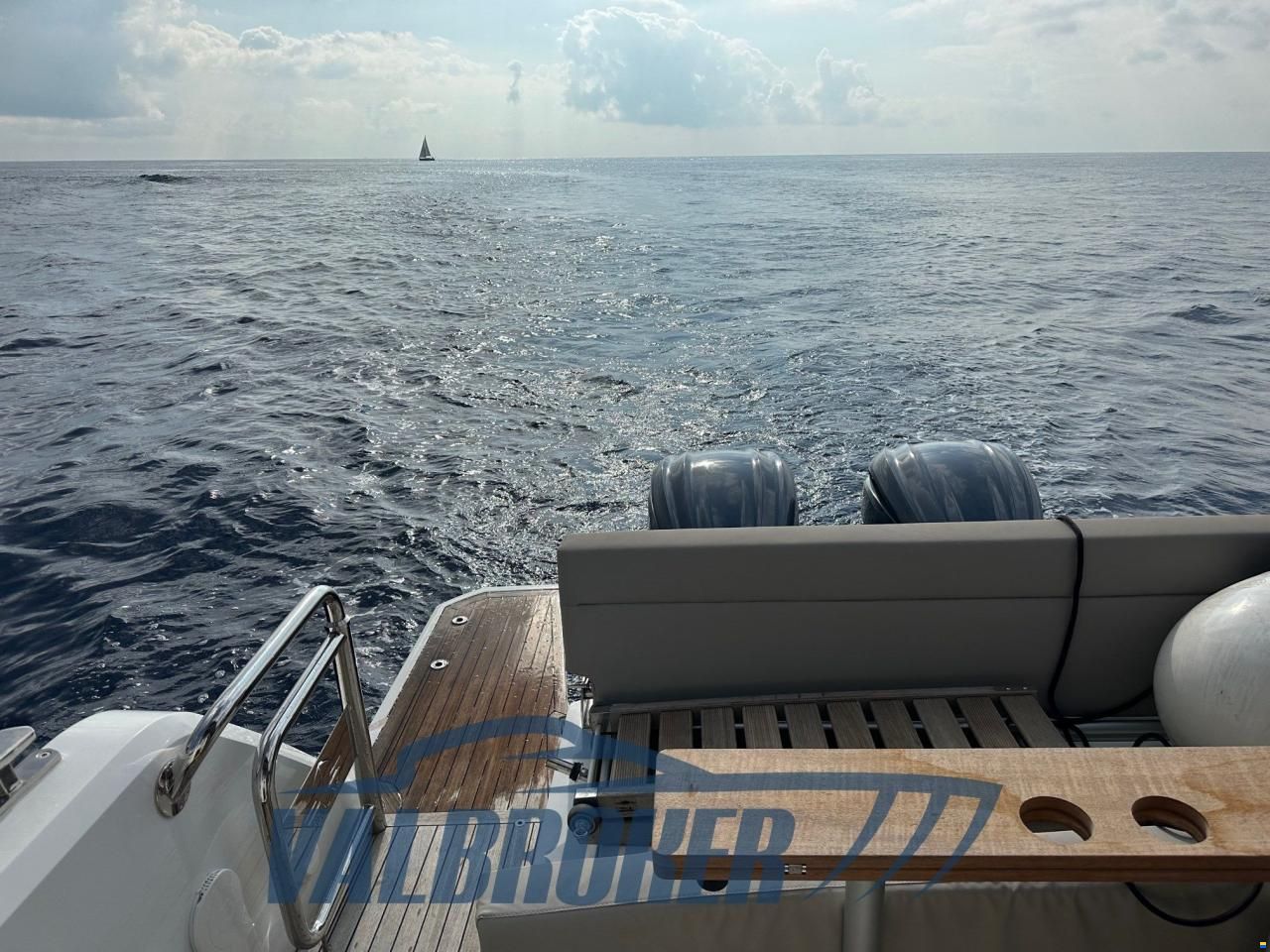 Sealine C335V