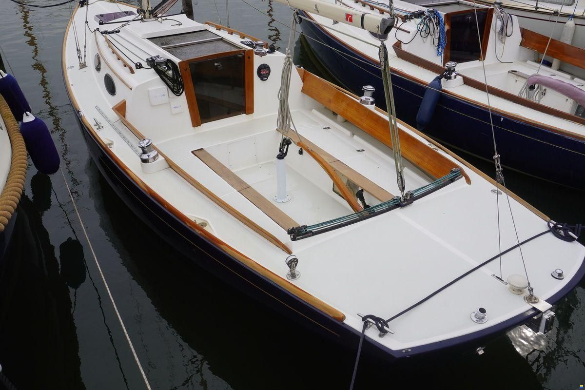 Alerion Express 28