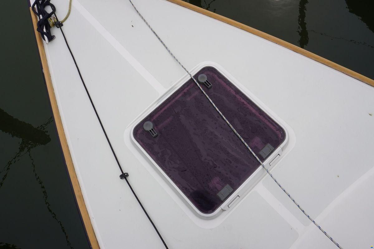 Alerion Express 28