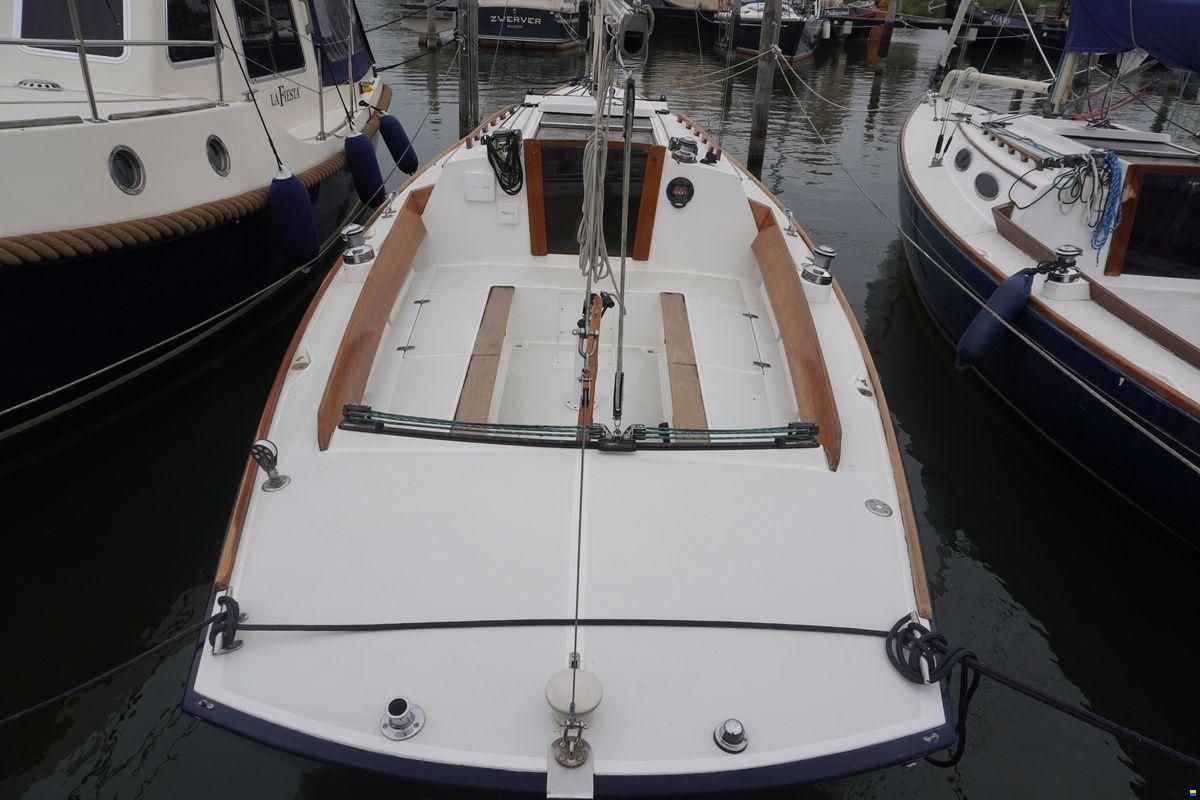 Alerion Express 28