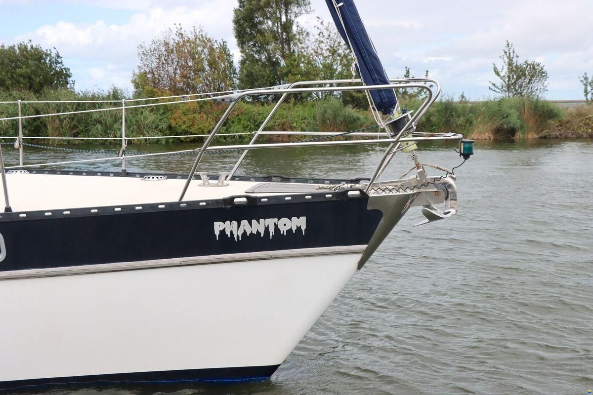 Phantom 38