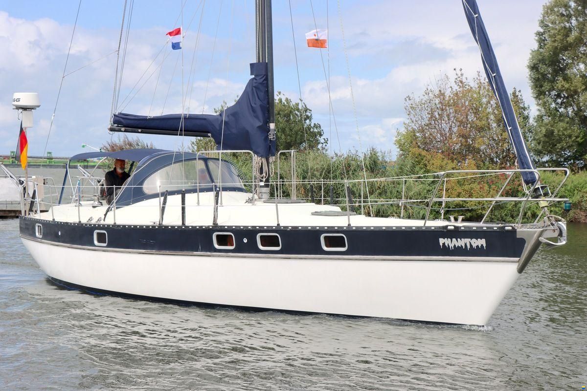 Phantom 38