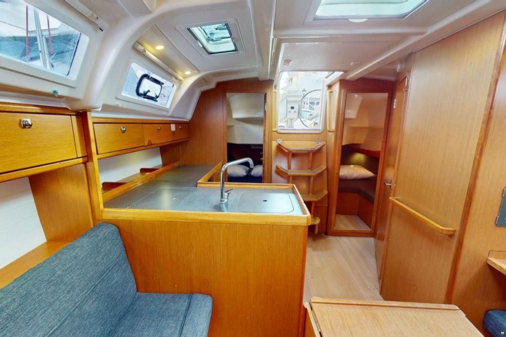 Bavaria Cruiser 37