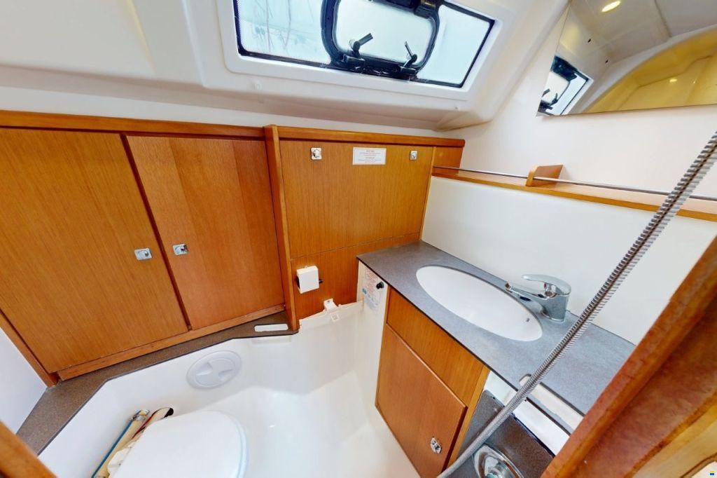 Bavaria Cruiser 37