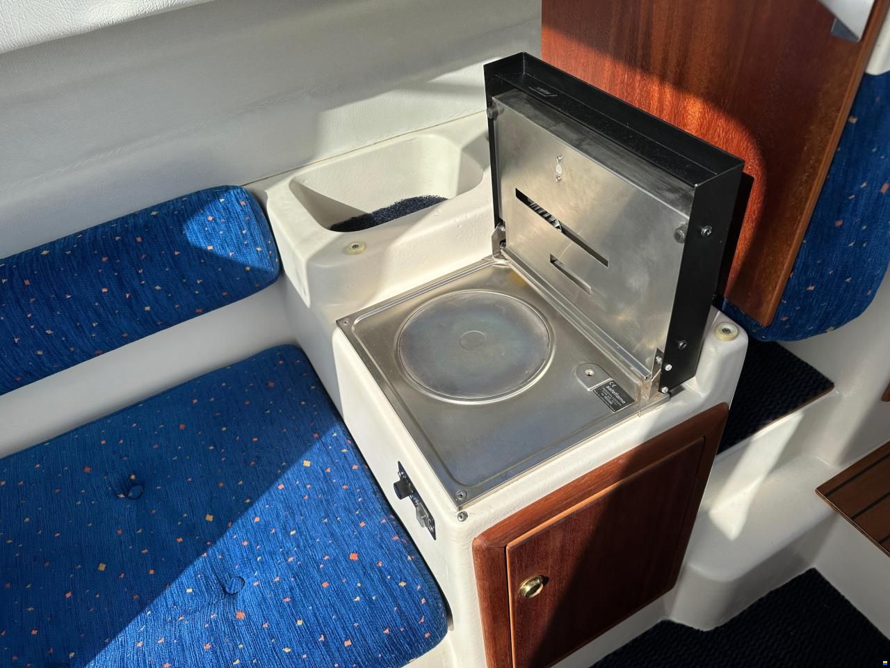 Bella 571 Cabin