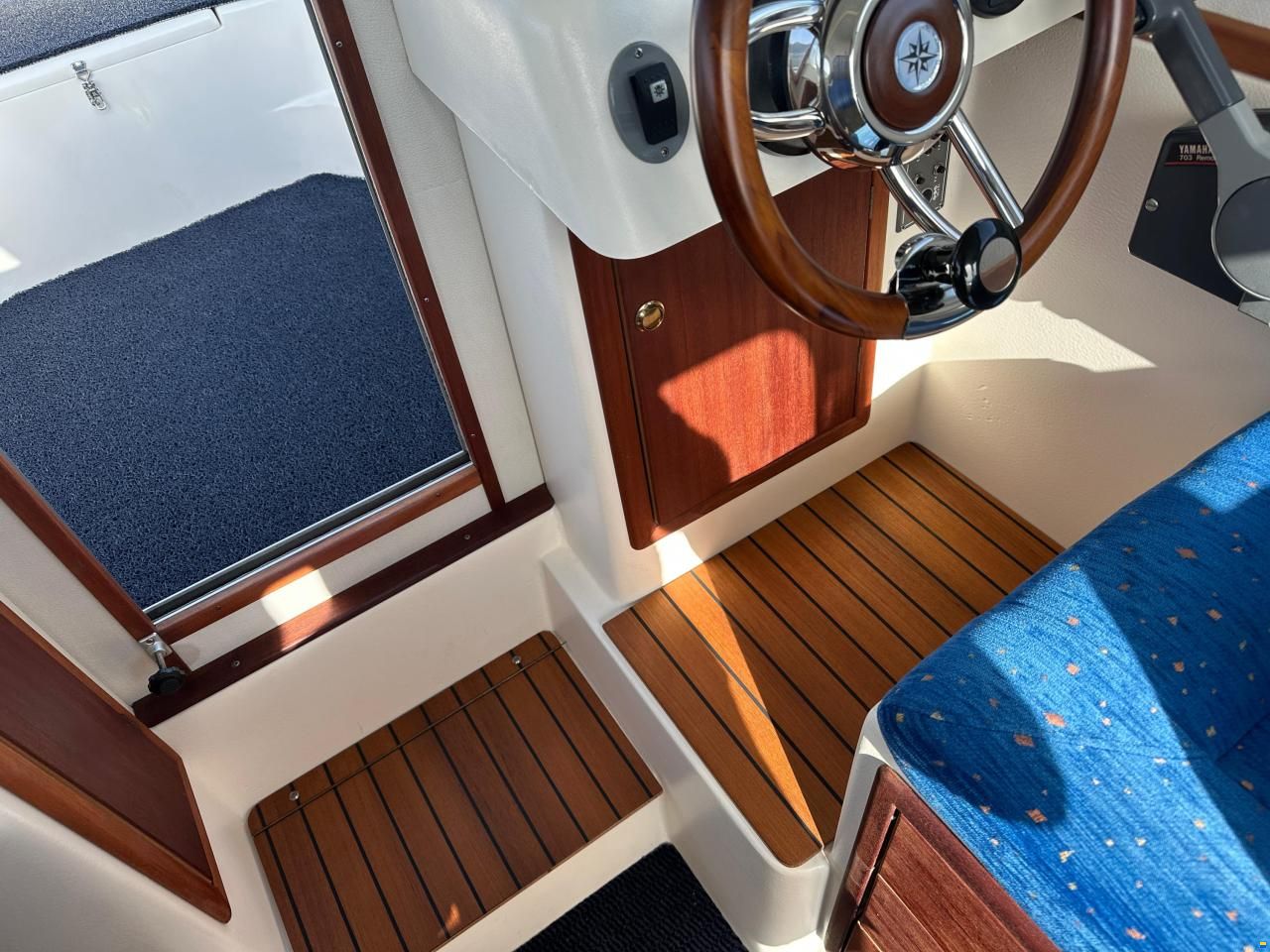 Bella 571 Cabin
