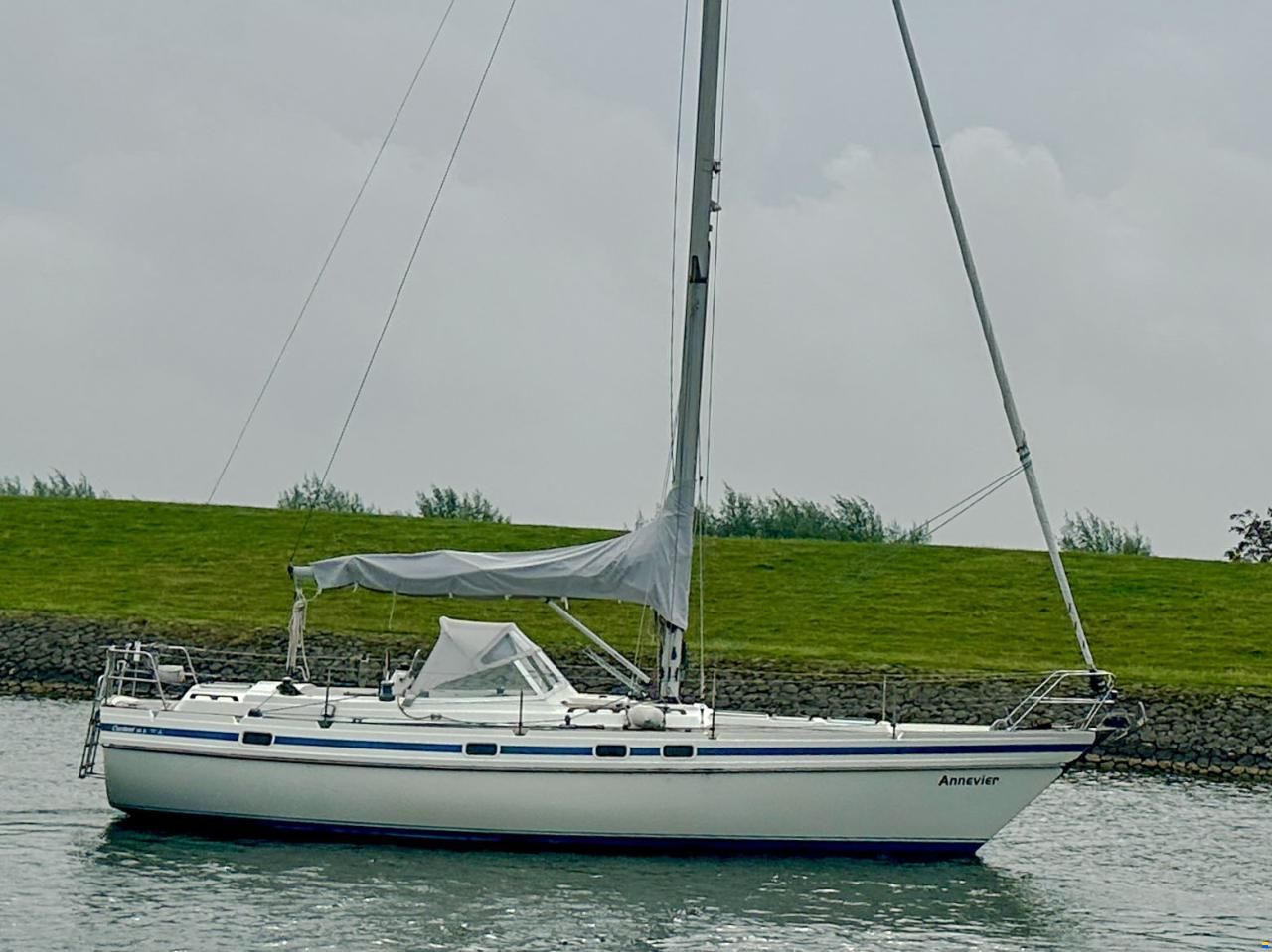 Contest 38 S Winged Keel