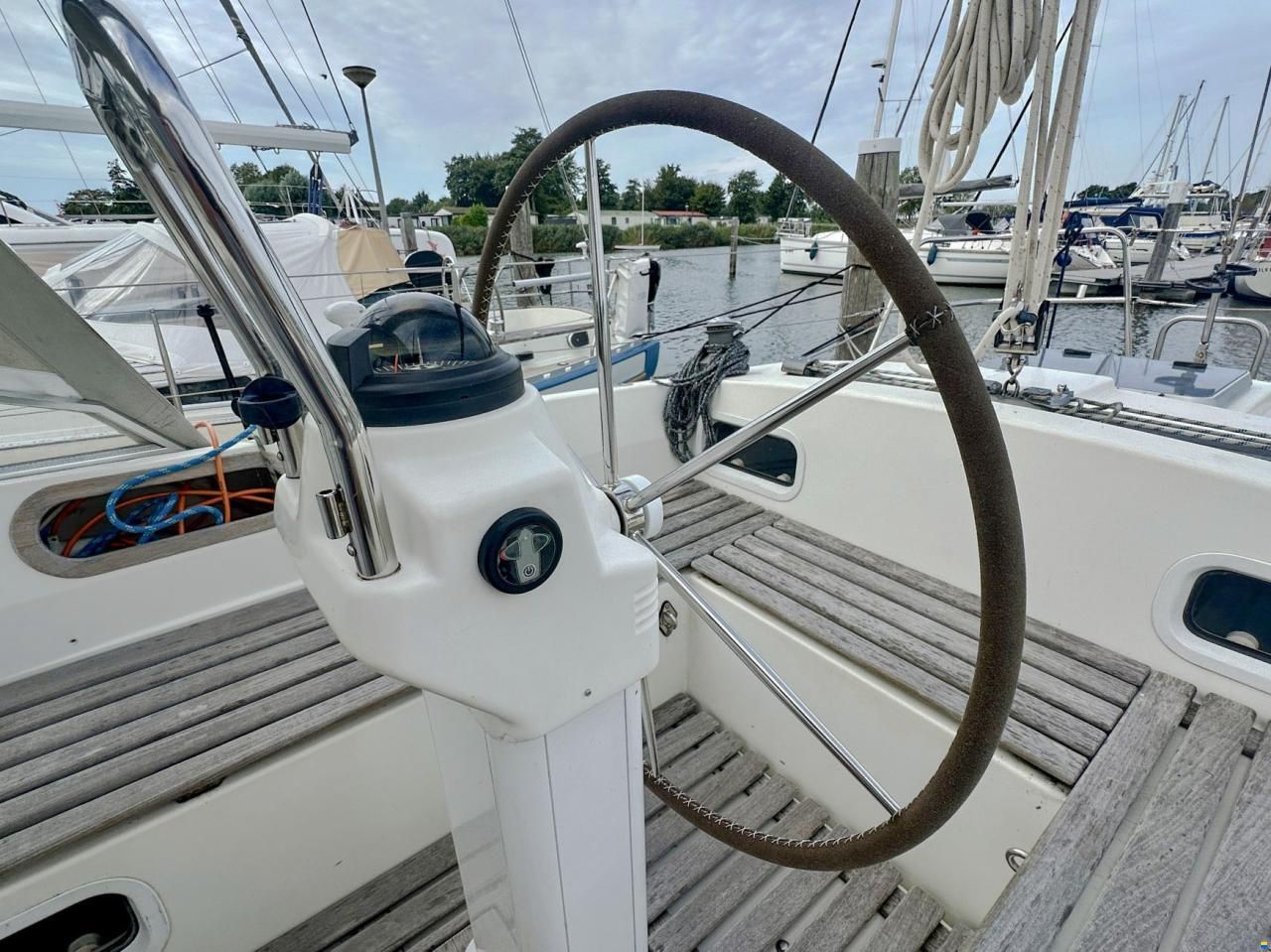 Contest 38 S Winged Keel
