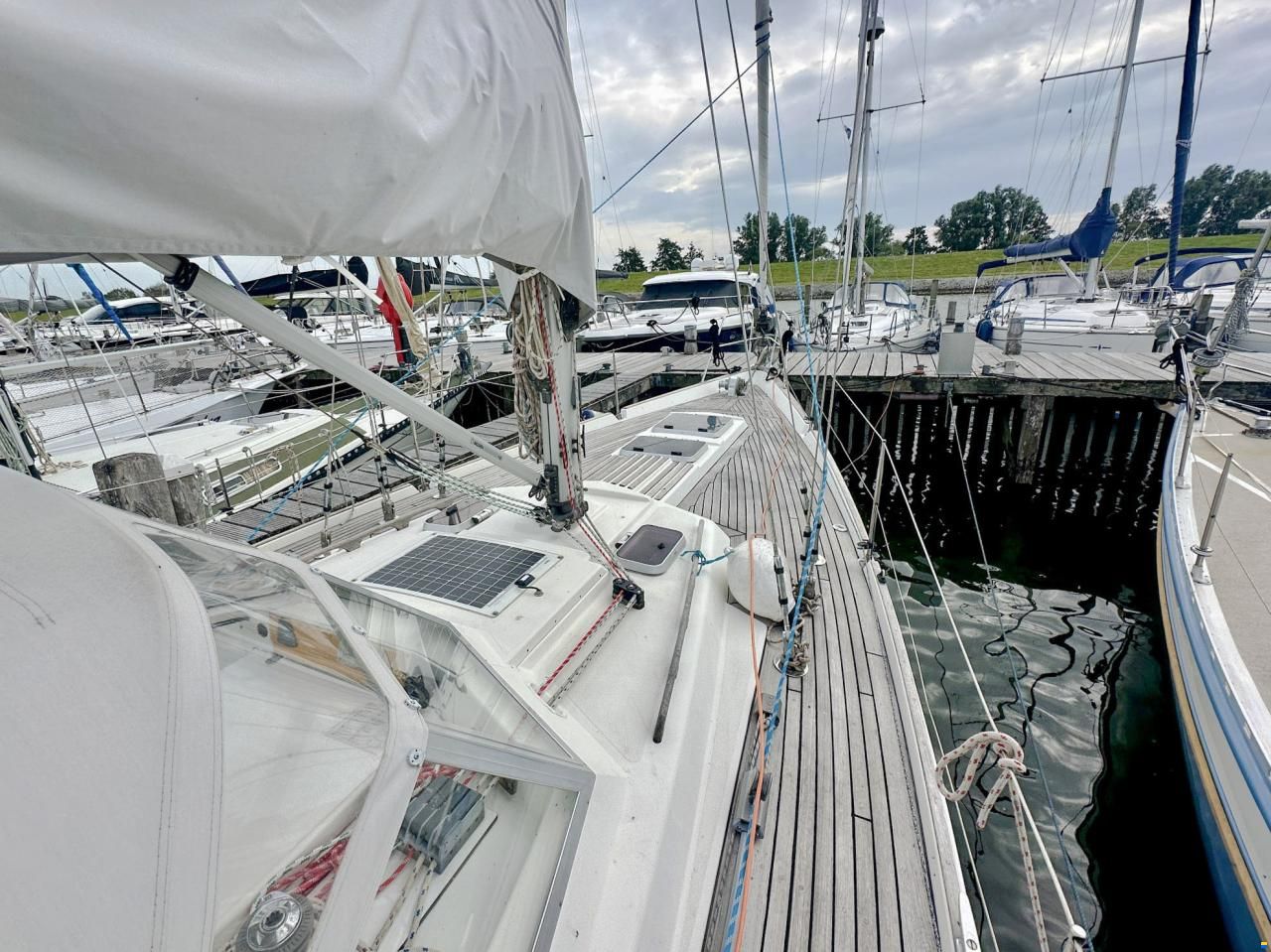 Contest 38 S Winged Keel