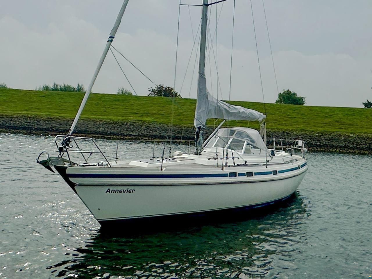 Contest 38 S Winged Keel