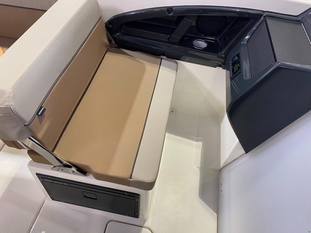 Quicksilver ACTIV 755 CRUISER