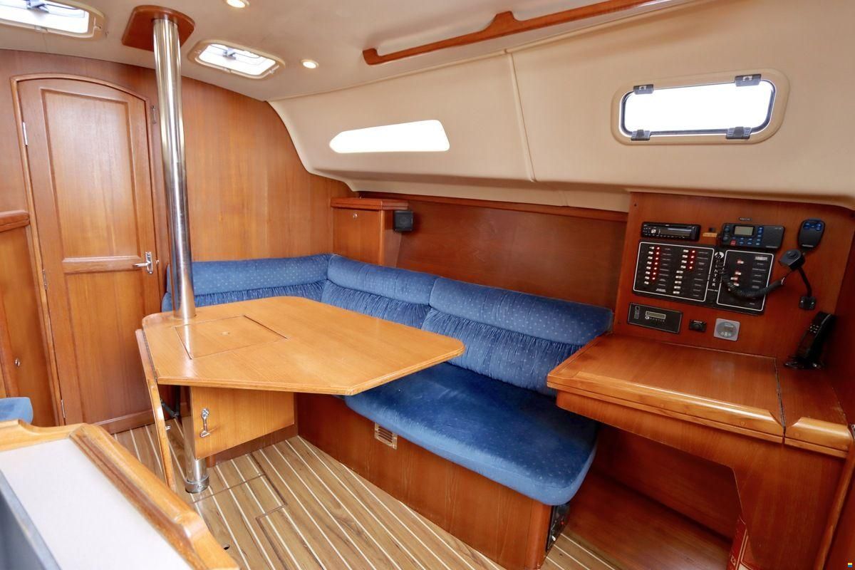 Hunter 306