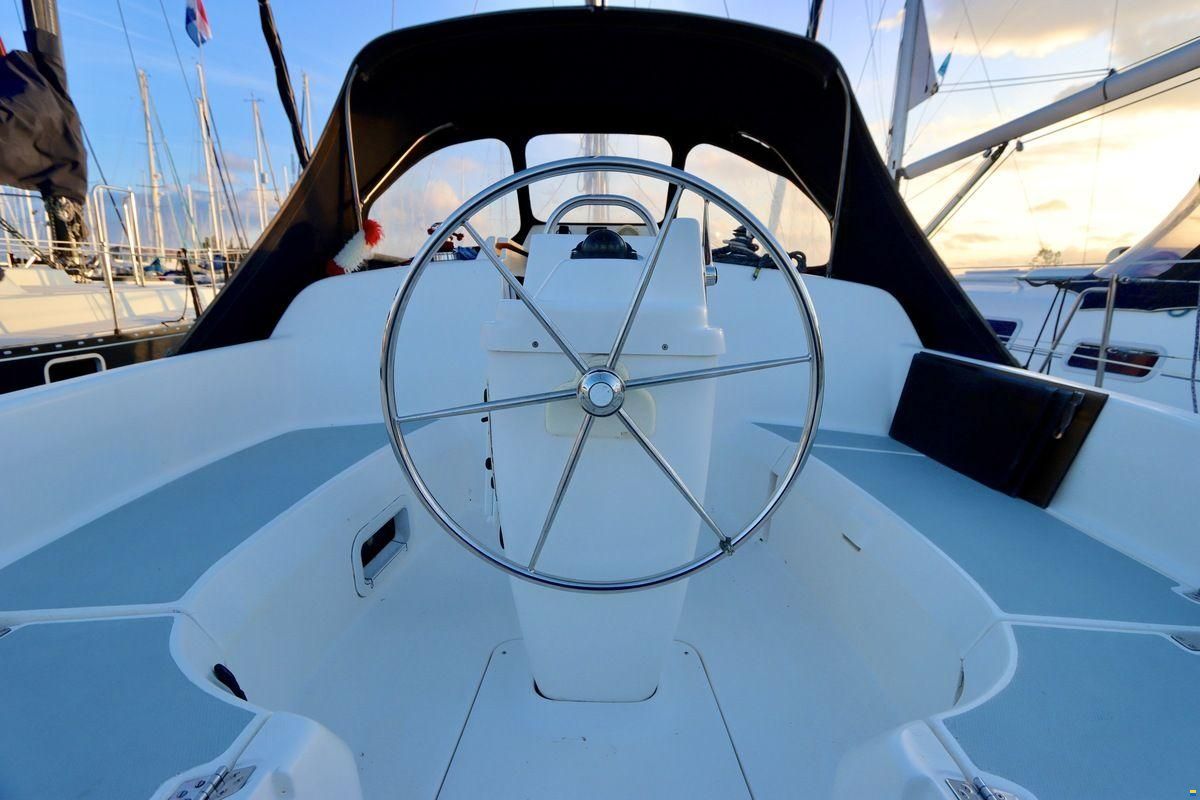 Hunter 306