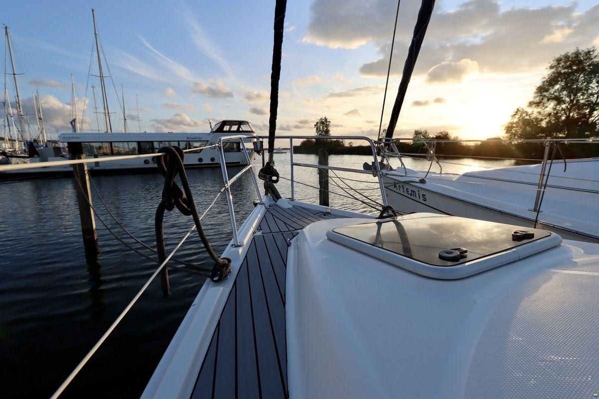 Hunter 306