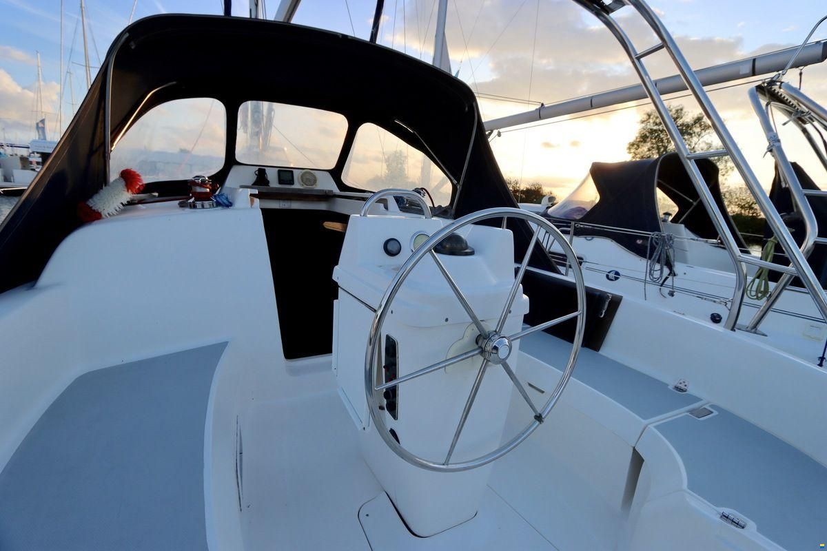 Hunter 306