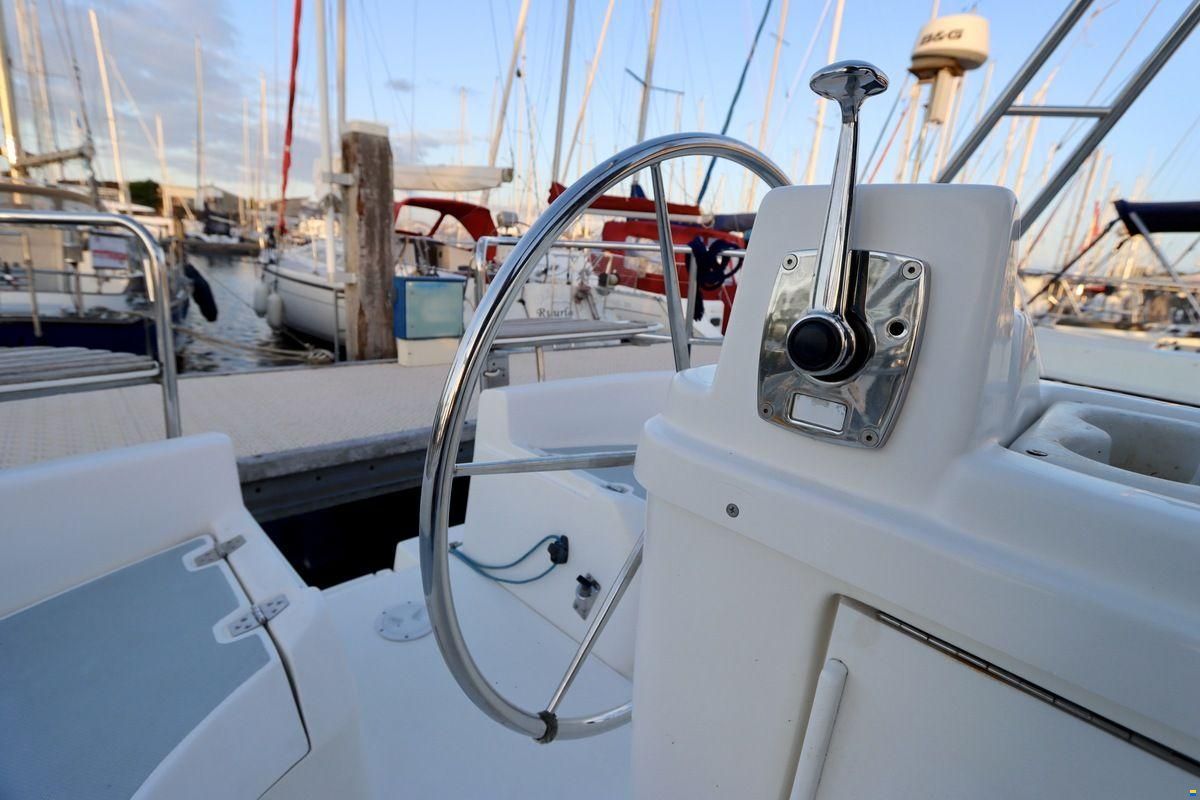 Hunter 306