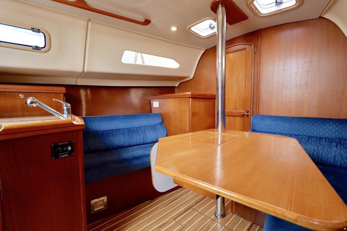 Hunter 306