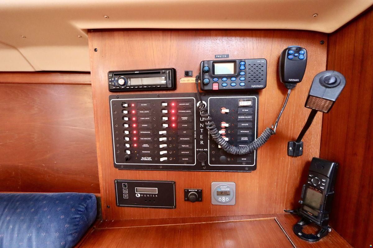 Hunter 306