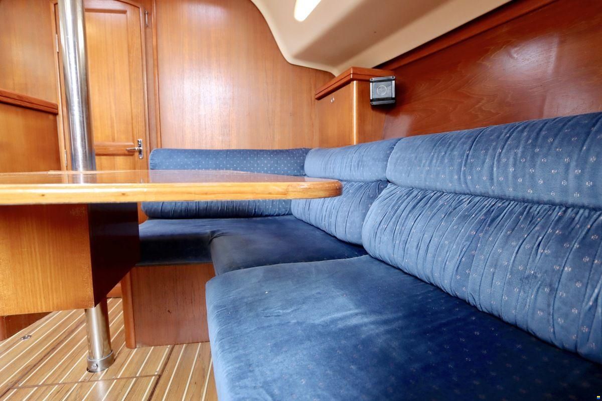 Hunter 306
