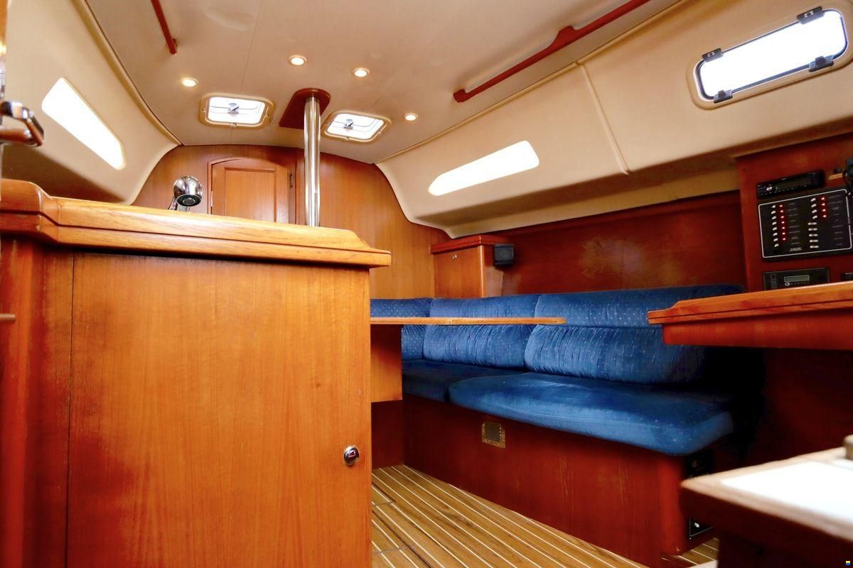 Hunter 306
