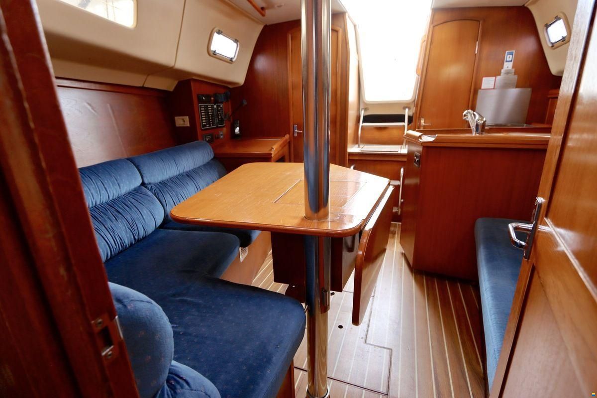 Hunter 306