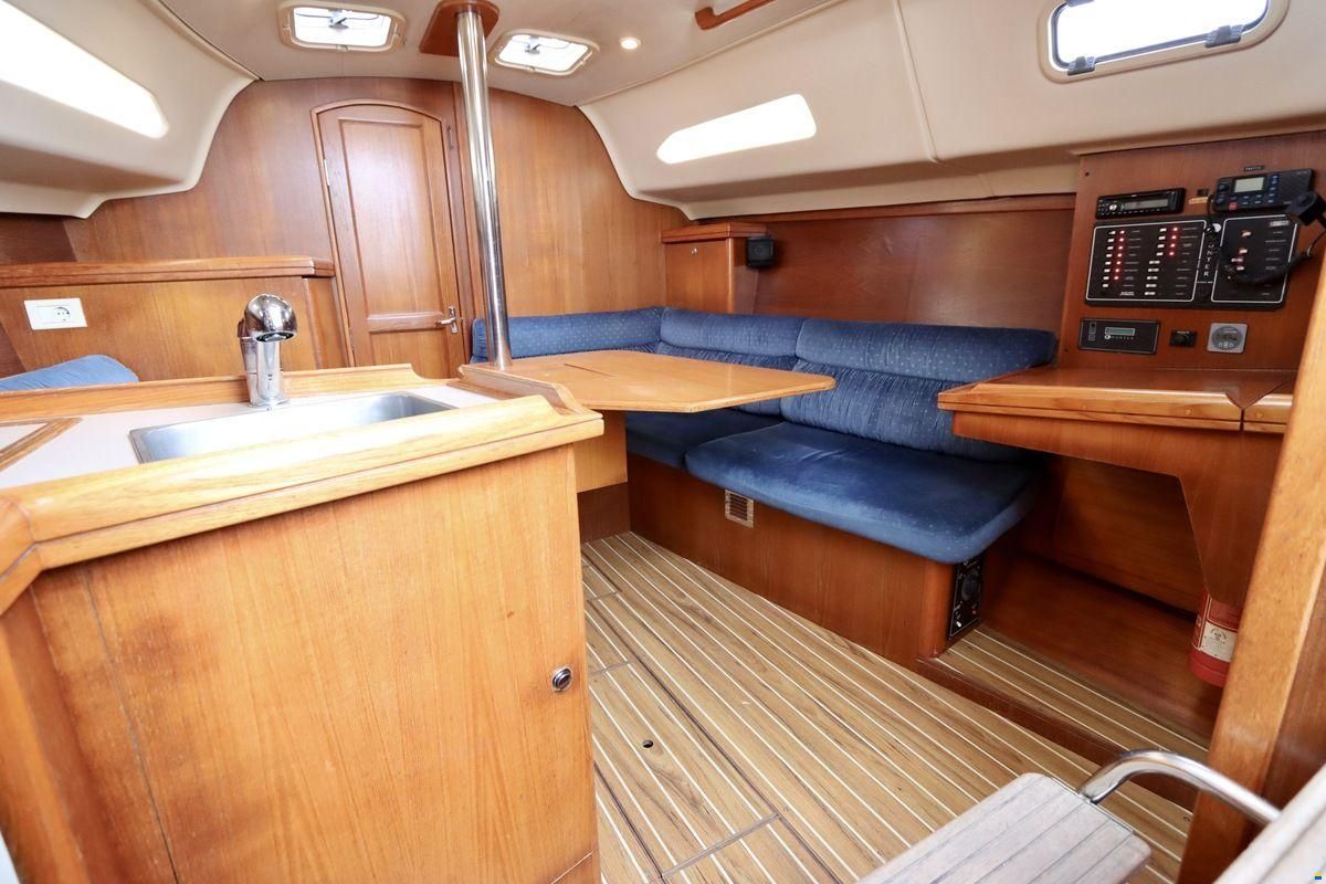 Hunter 306