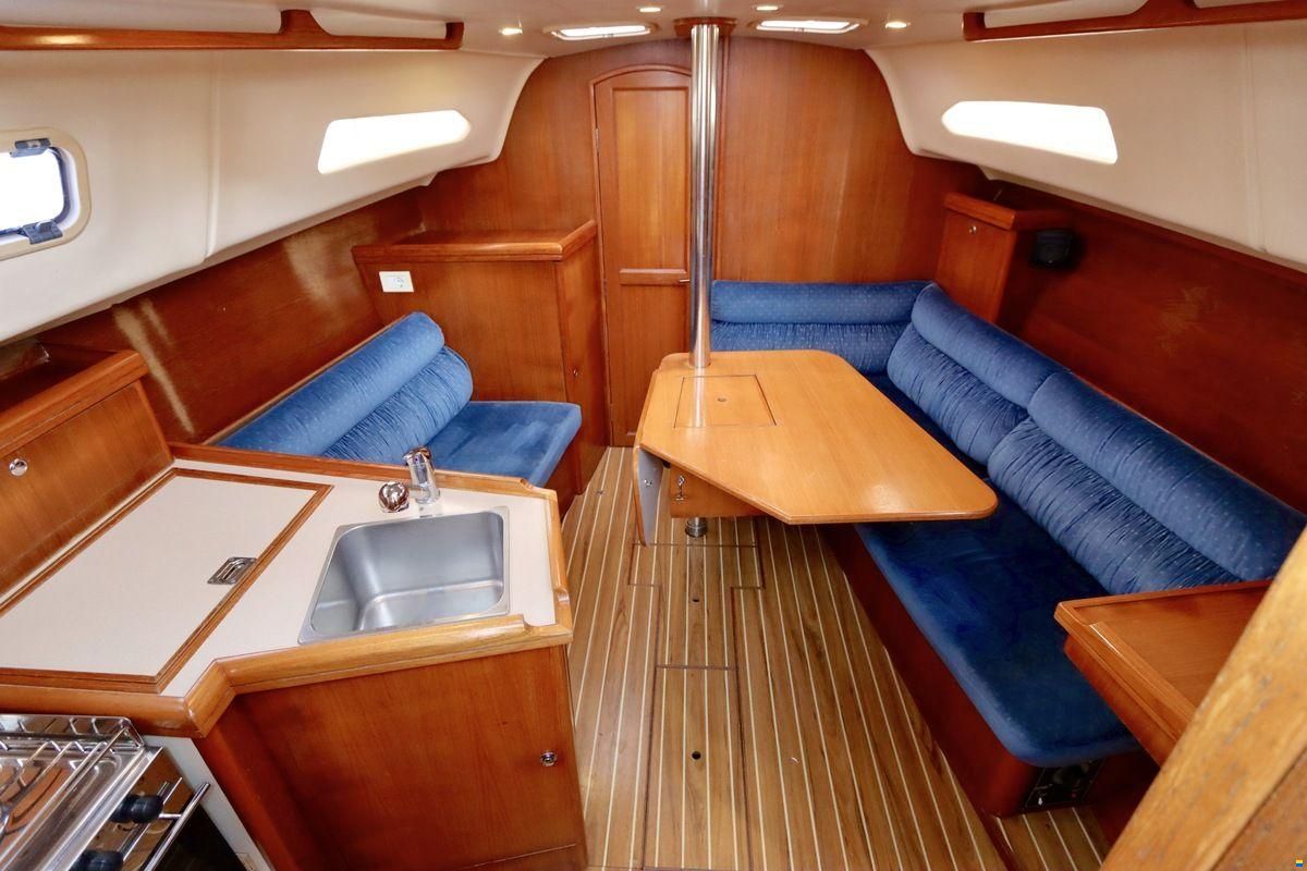 Hunter 306