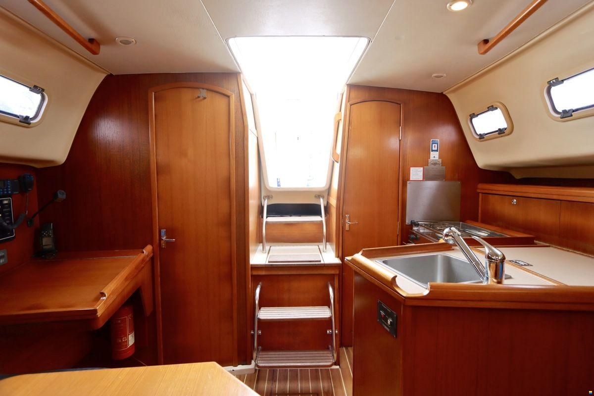 Hunter 306