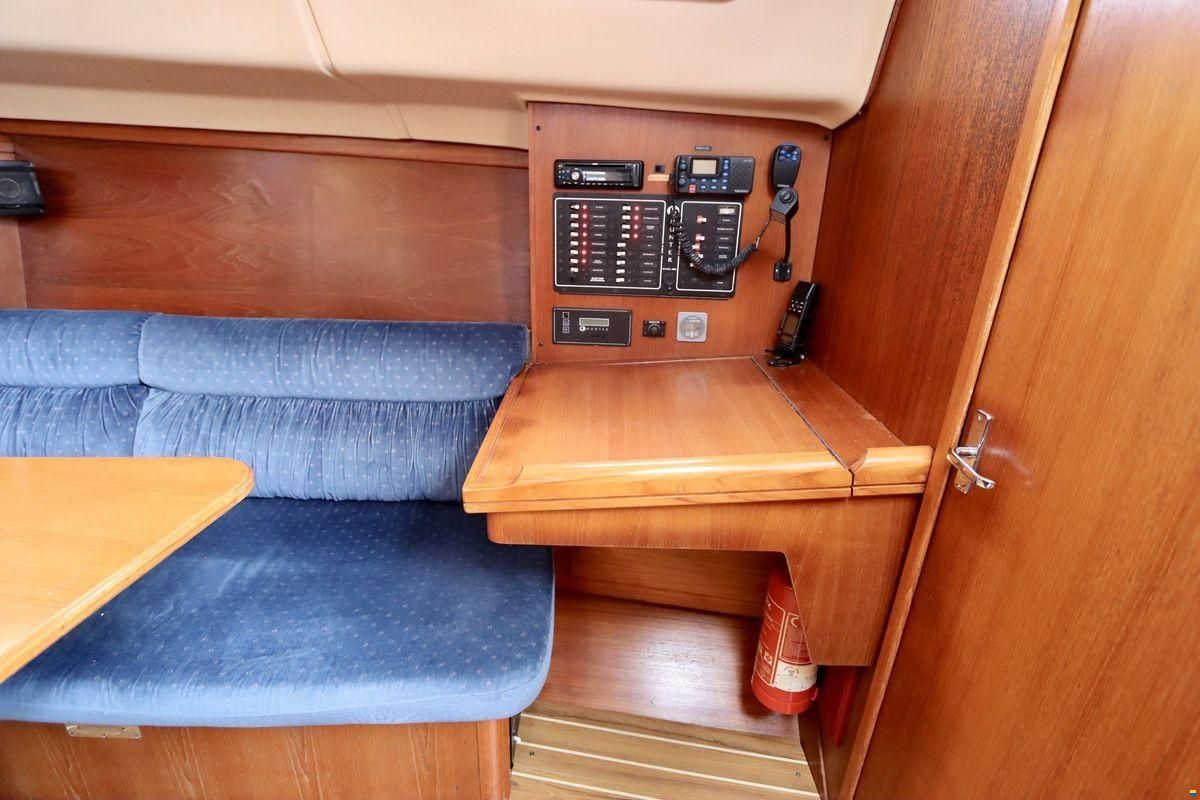 Hunter 306