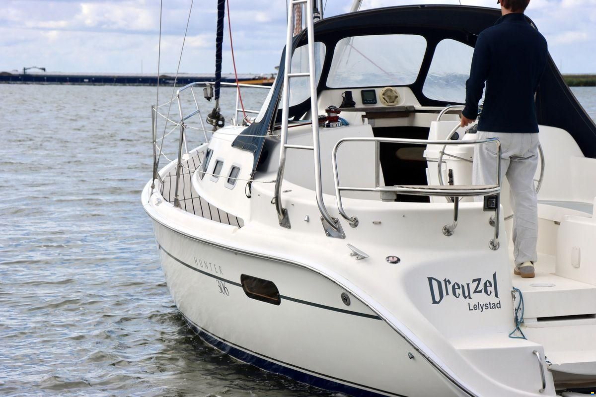 Hunter 306