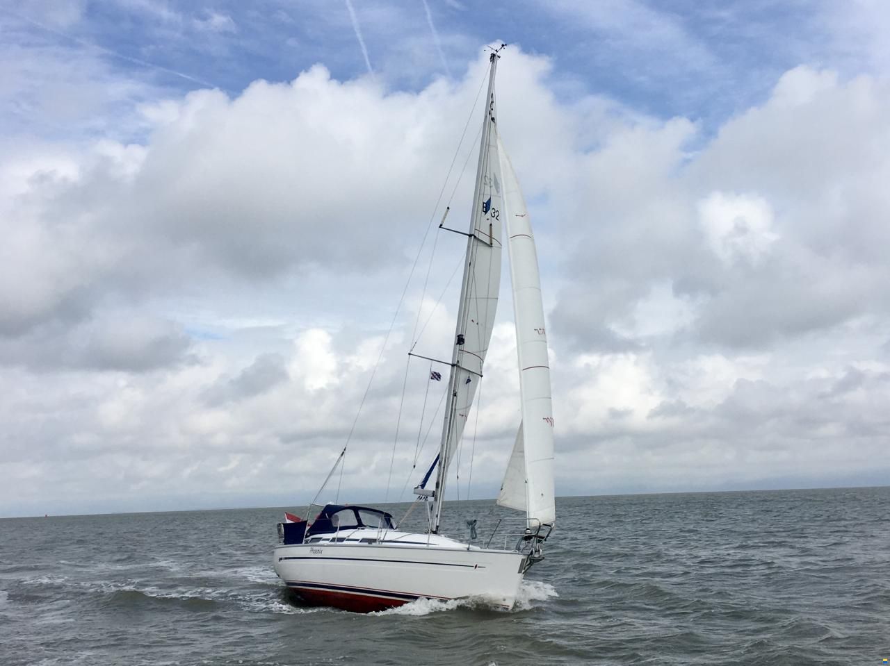 Bavaria 32