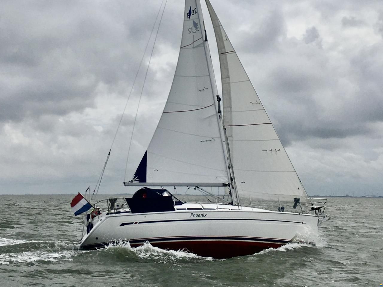 Bavaria 32