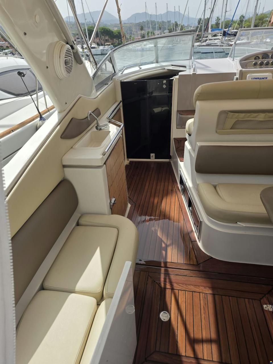 Regal 3260 Commodore