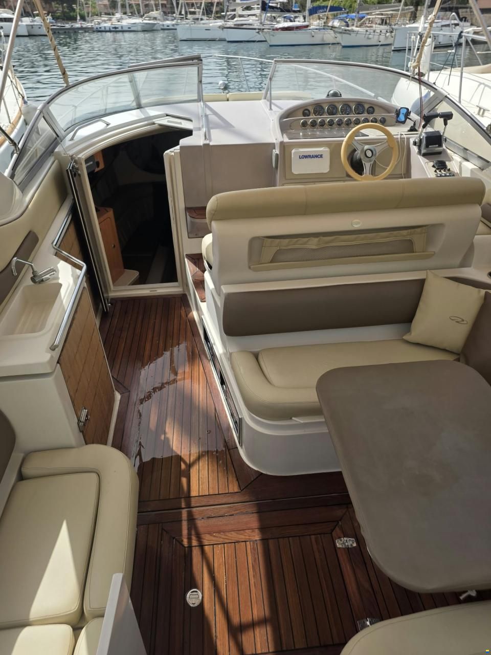 Regal 3260 Commodore